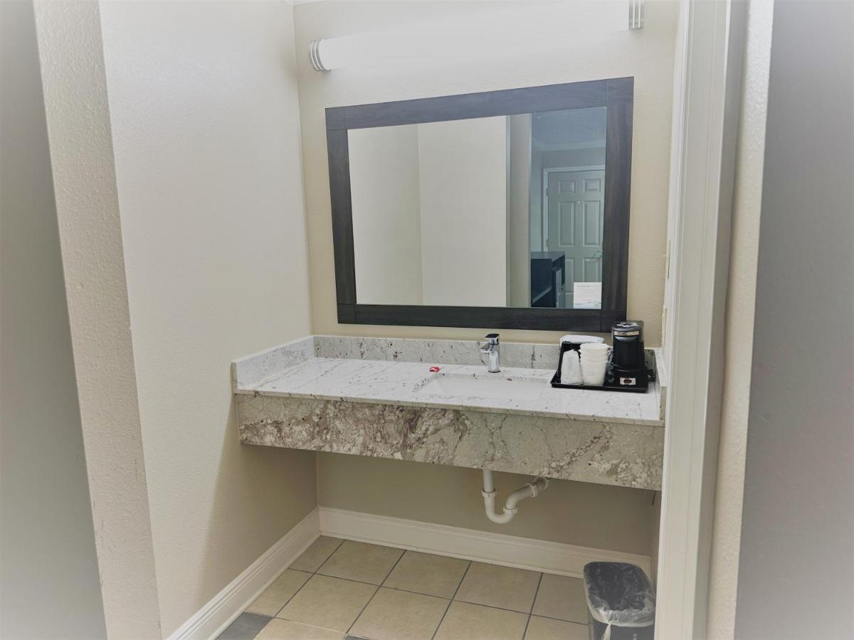 Super 8 By Wyndham Picayune Extérieur photo